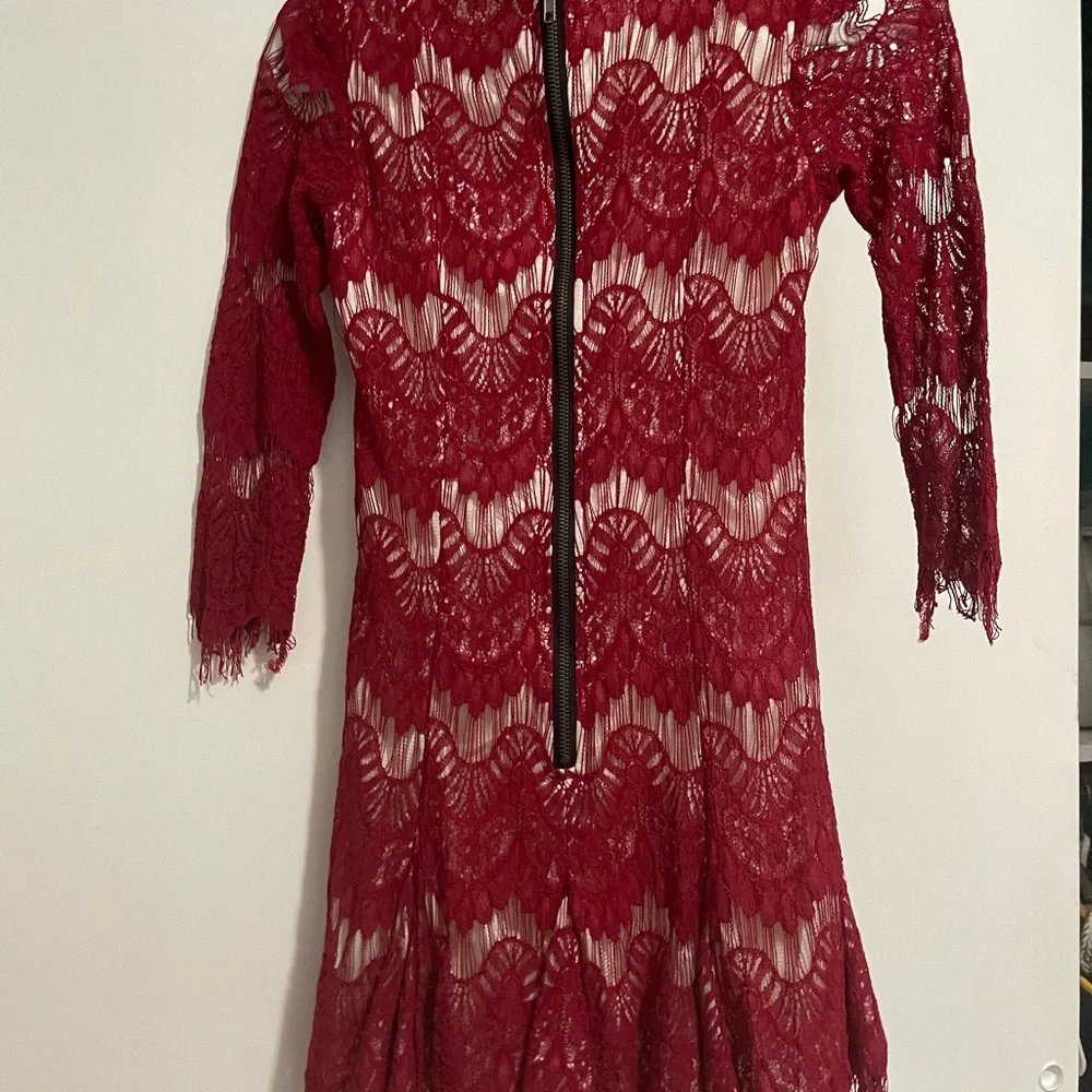 Red lace dress - Picture 8 of 9